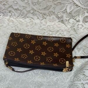 Brown Double Zipper - 3 Compartments Crossbody 8.5in x 5in x 5in